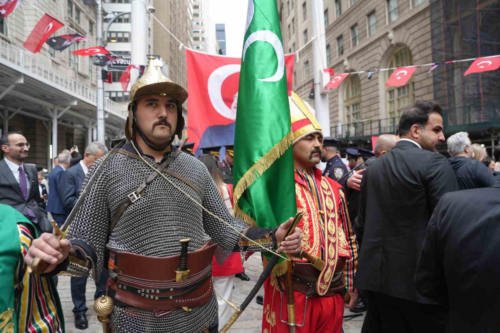 New York’ta mehter gösterisine büyük ilgi 30 new yorkta mehter gosterisine buyuk ilgi 26