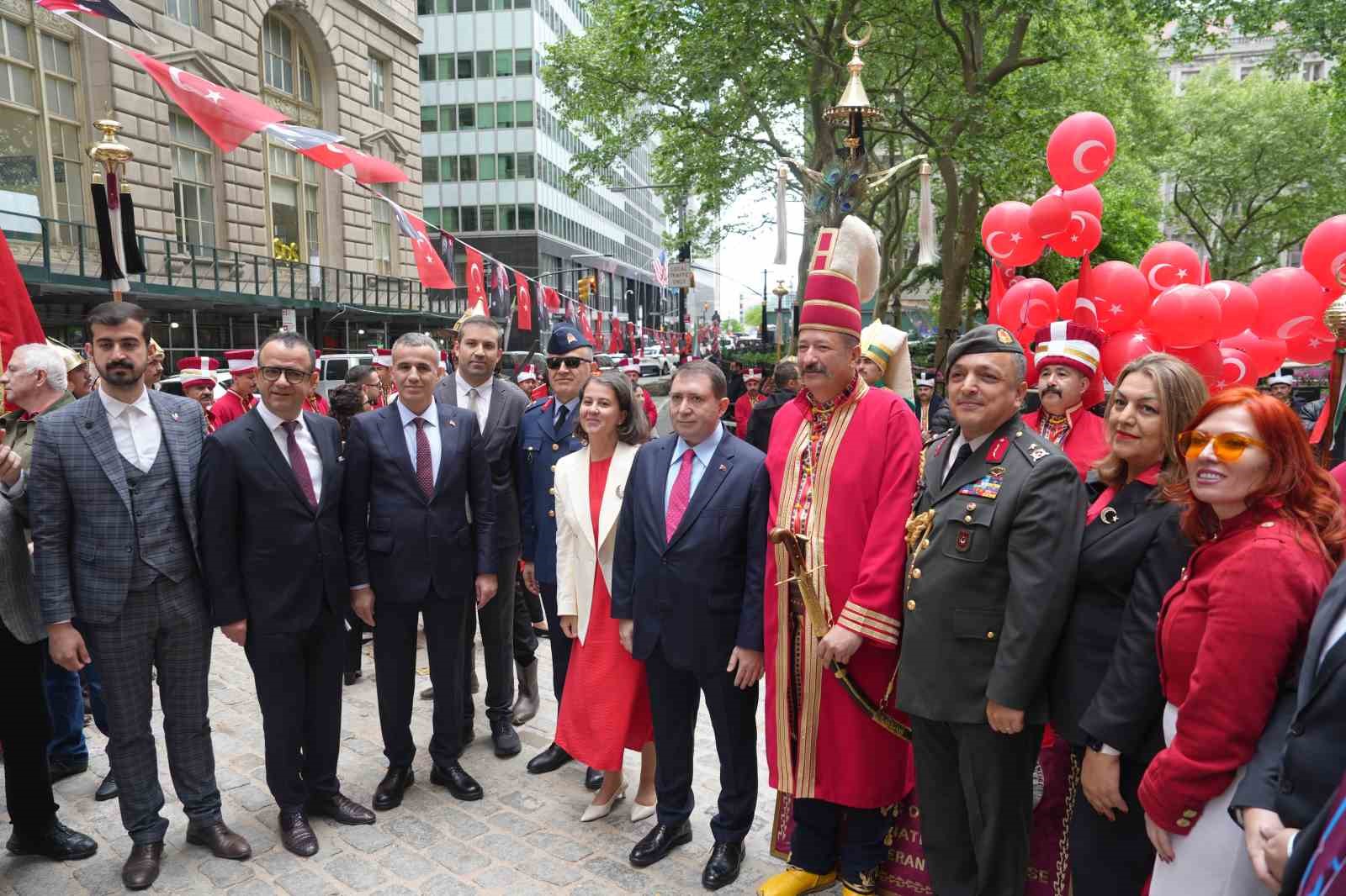 New York’ta mehter gösterisine büyük ilgi 31 new yorkta mehter gosterisine buyuk ilgi 27 LHXOSjh6