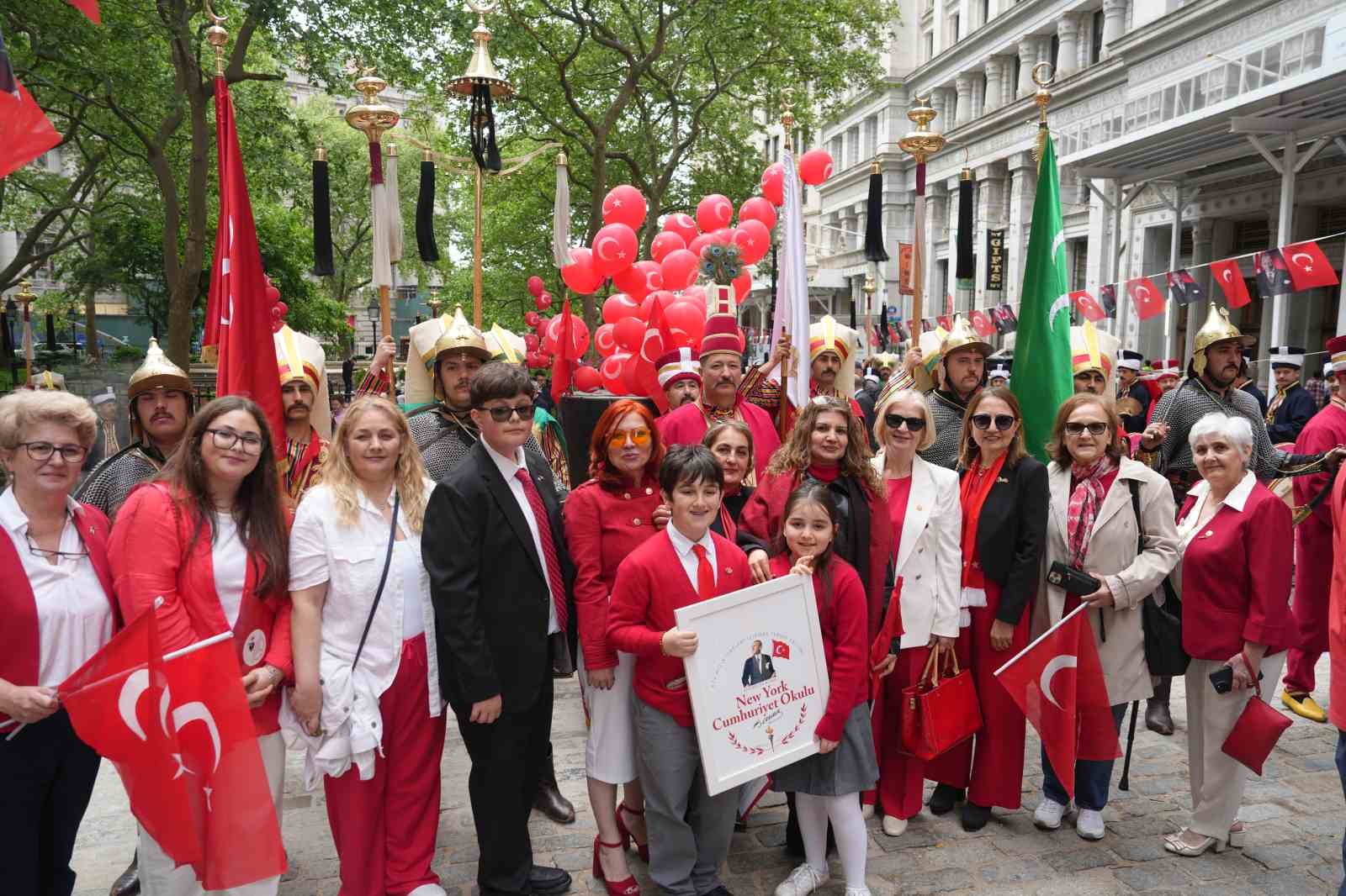New York’ta mehter gösterisine büyük ilgi 34 new yorkta mehter gosterisine buyuk ilgi 30 flLdyGlE
