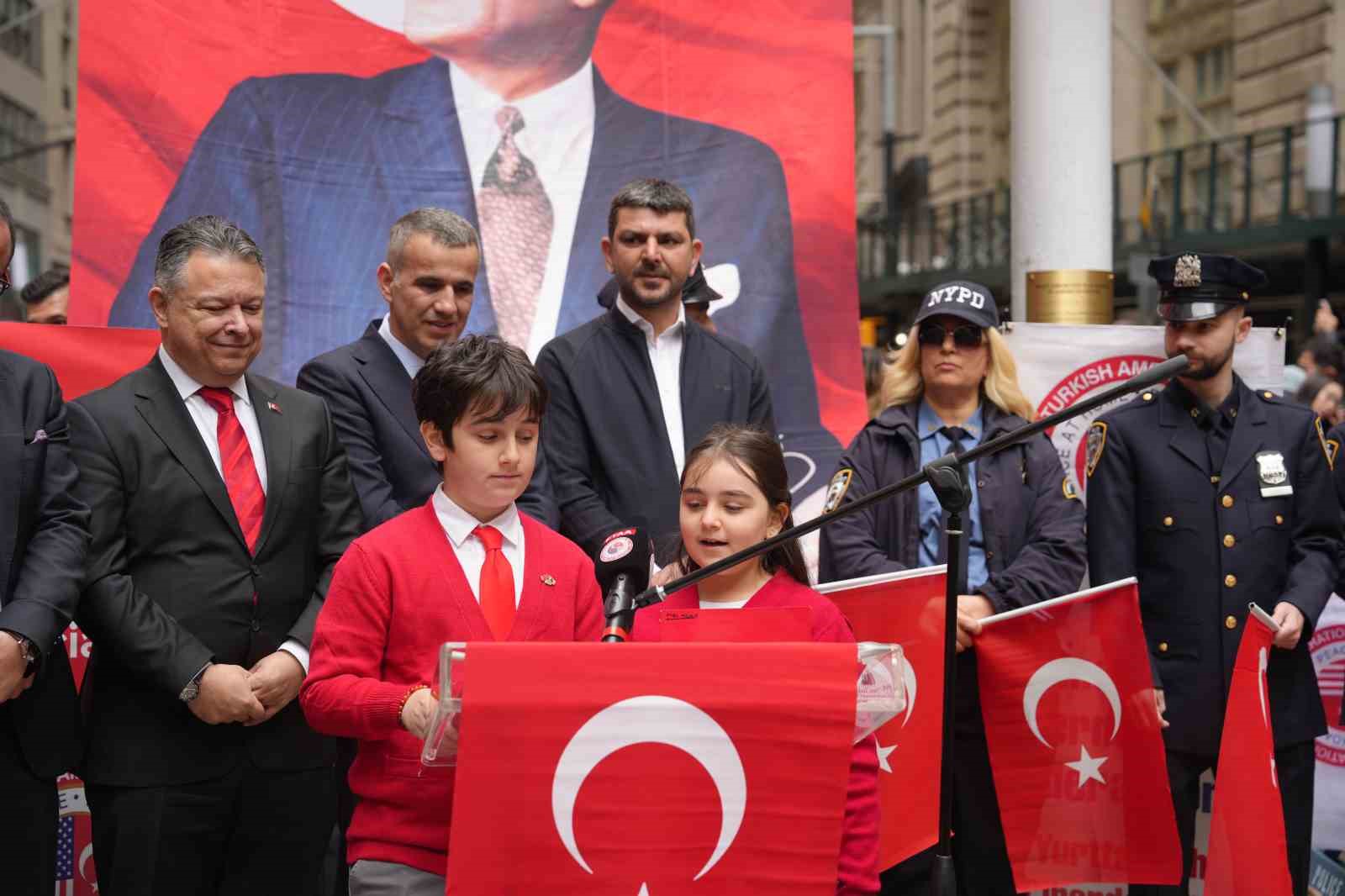 New York’ta mehter gösterisine büyük ilgi 12 new yorkta mehter gosterisine buyuk ilgi 8 2pTlVDaj
