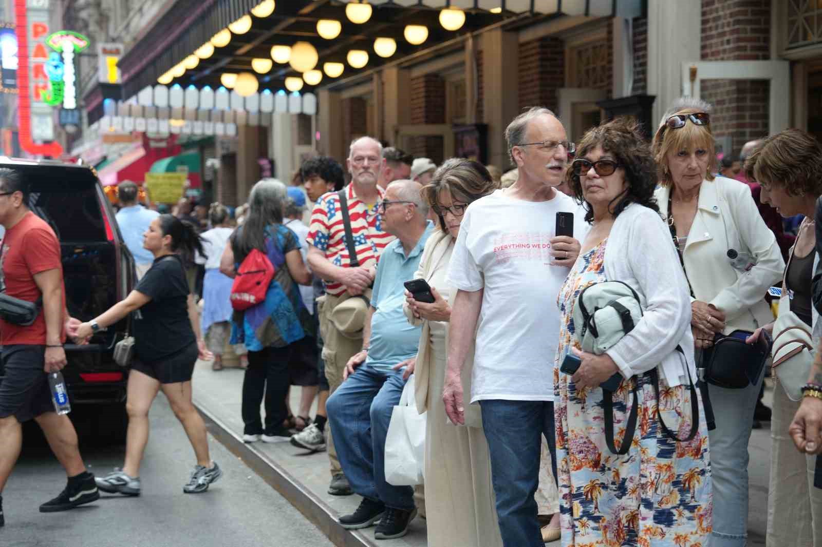 New York’ta Trump’ın doğum gününde protesto konseri 6 new yorkta trumpin dogum gununde protesto konseri 2 GDpB6vkV
