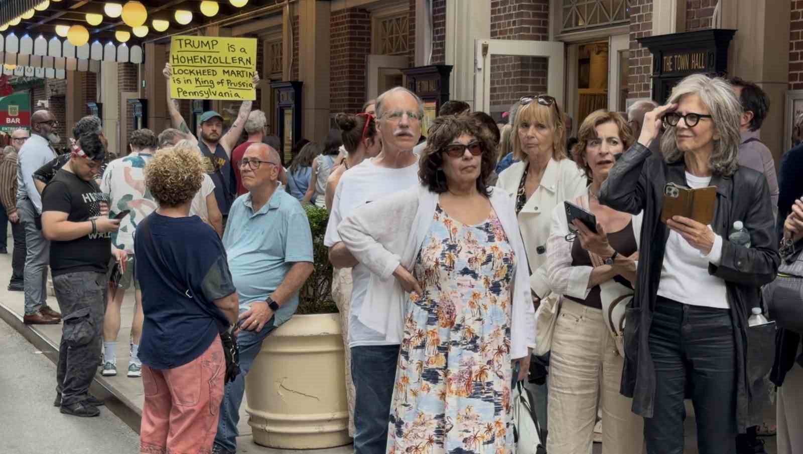 New York’ta Trump’ın doğum gününde protesto konseri 11 new yorkta trumpin dogum gununde protesto konseri 7 GfAVCgzk