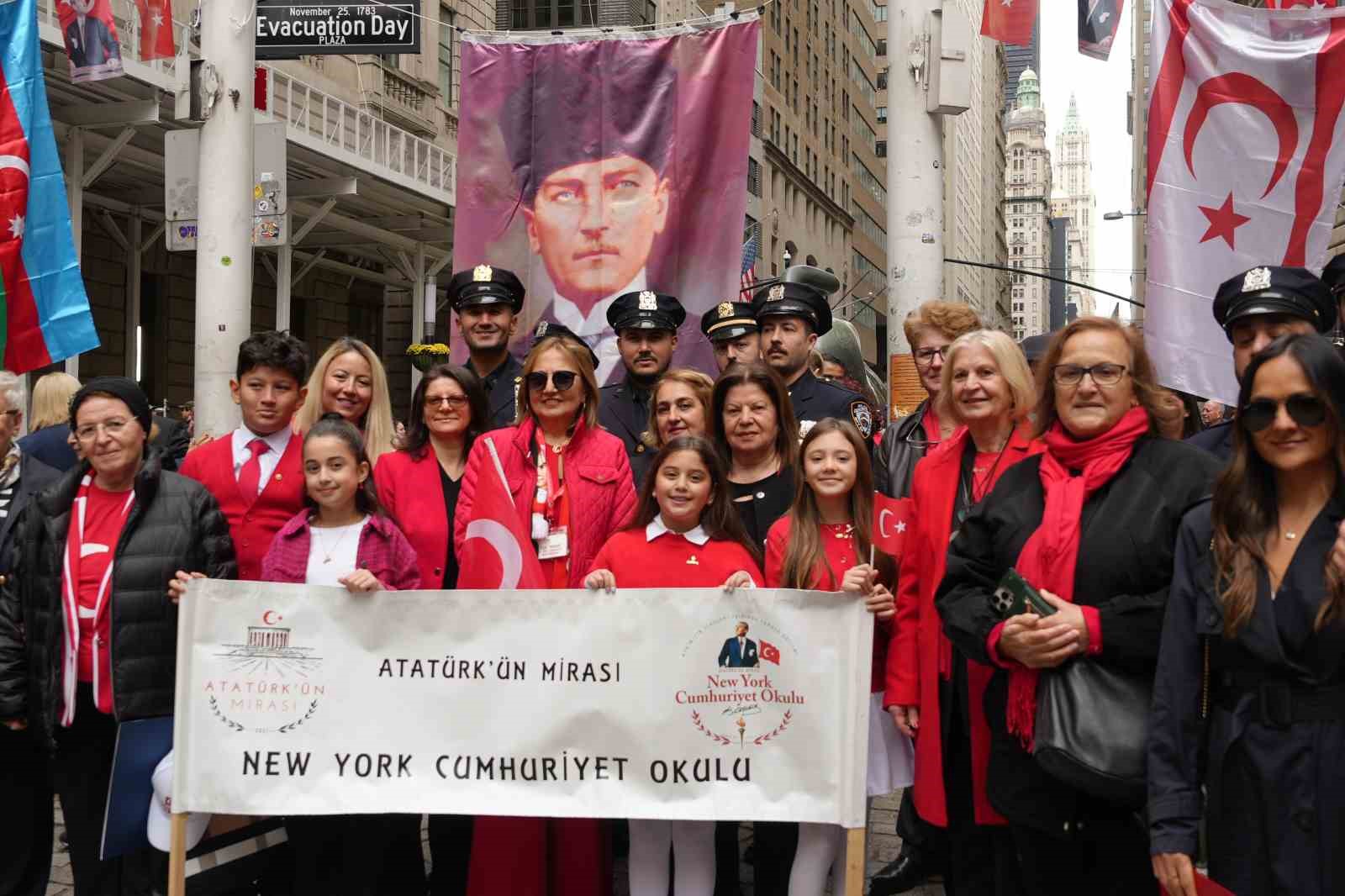 new yorkta turk ve amerikan bayraklari gondere cekildi 0 zgZuSlig