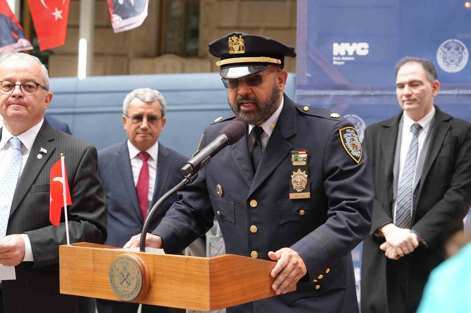 new yorkta turk ve amerikan bayraklari gondere cekildi 3 8Gu1neSs