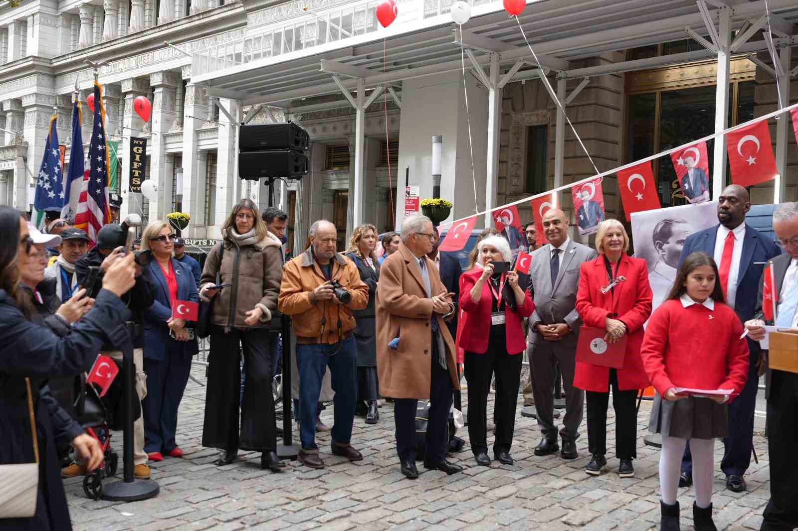 new yorkta turk ve amerikan bayraklari gondere cekildi 5 QwzFW4m4