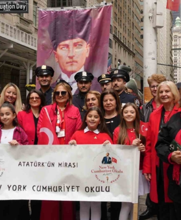new-yorkta-turk-ve-amerikan-bayraklari-gondere-cekildi-VKsJiDC8.jpg