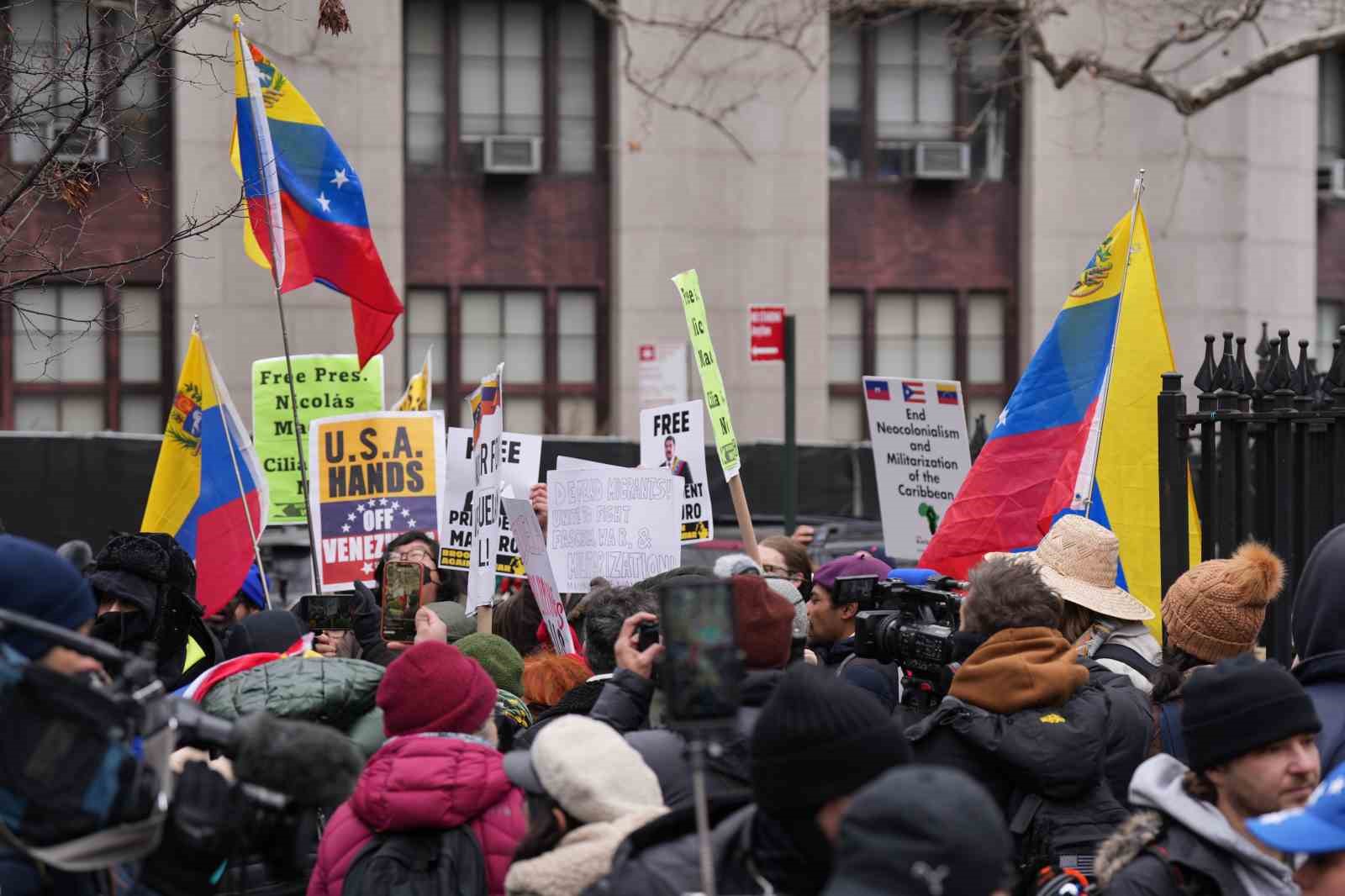 new yorktaki durusma oncesi maduro ve esinin serbest birakilmasi icin protesto 4 M7YyWU28