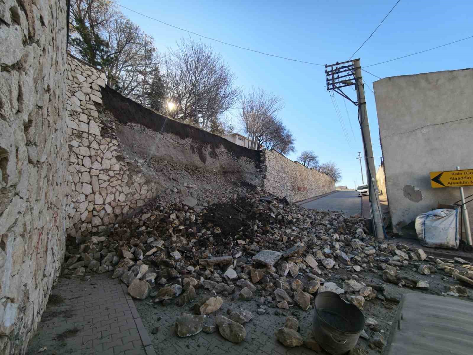 nigde kalesinde istinat duvari coktu 1 61EsNaFi