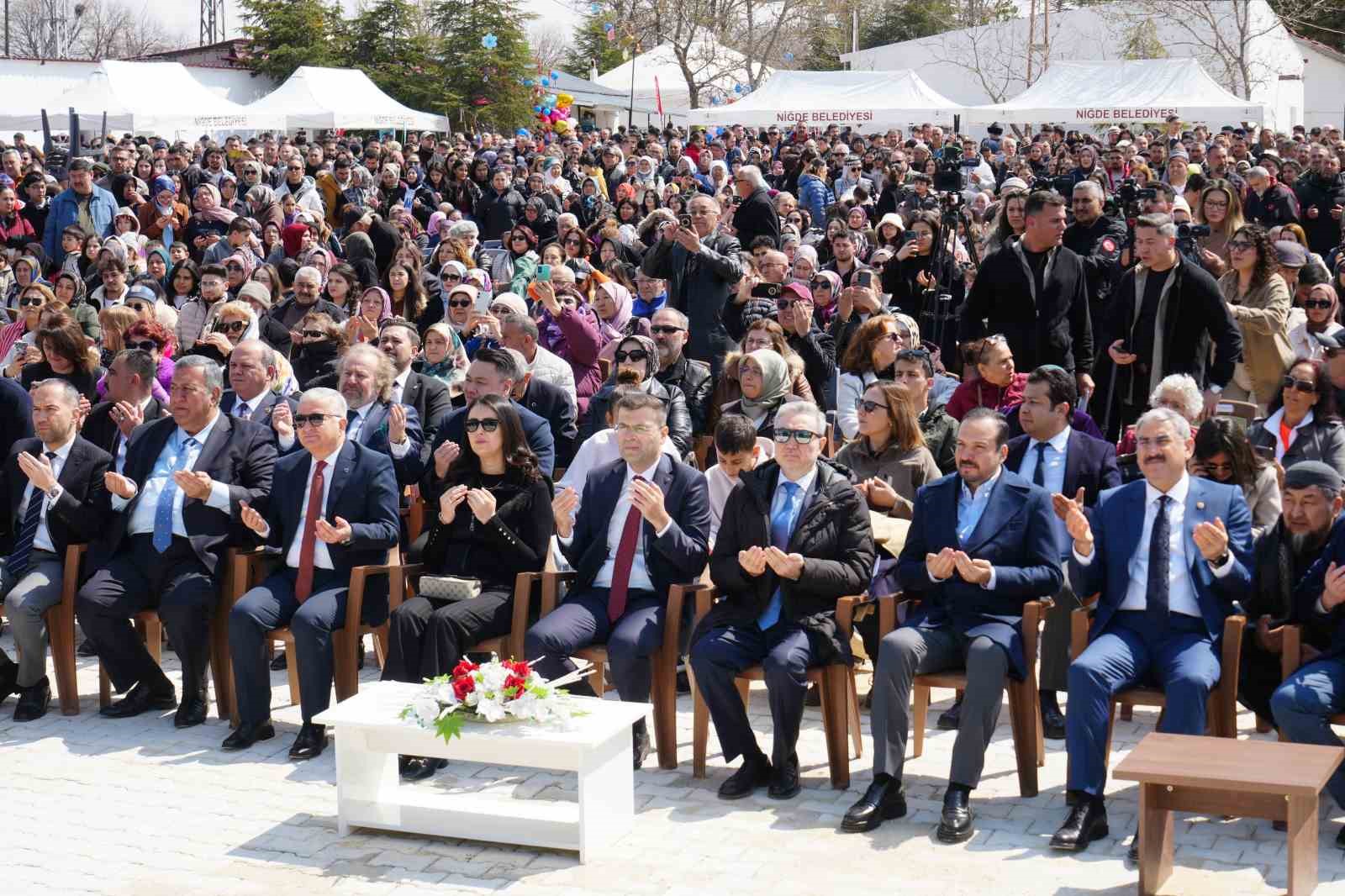 nigdede altay koyunde nevruz coskusu 3 sR3IrHrY