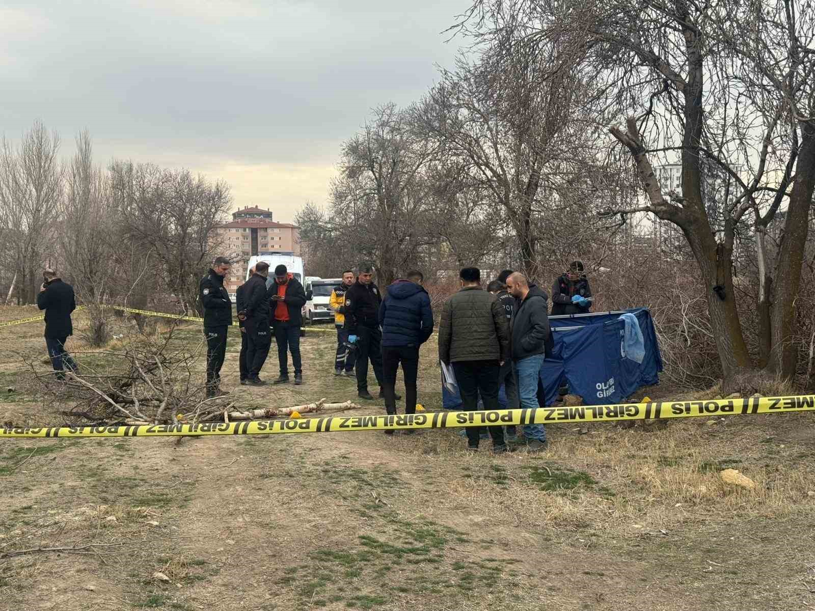 nigdede arazide erkek cesedi bulundu 0 XEcGAtSi