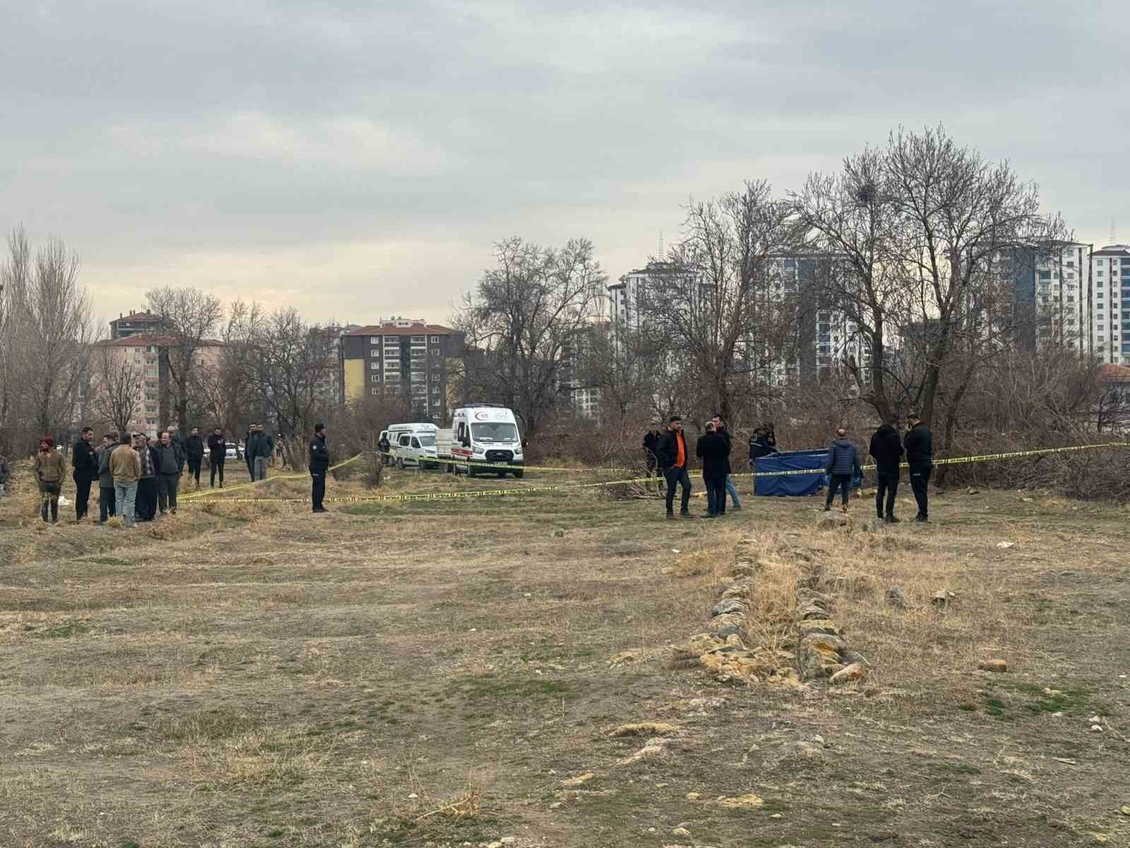 nigdede arazide erkek cesedi bulundu 3 YA1TivFK