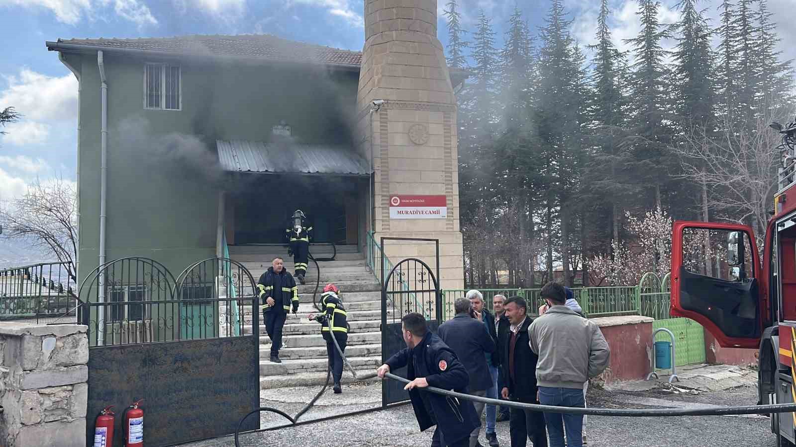 nigdede camide yangin ekiplerin mudahalesi suruyor 0 5UKLBRwJ