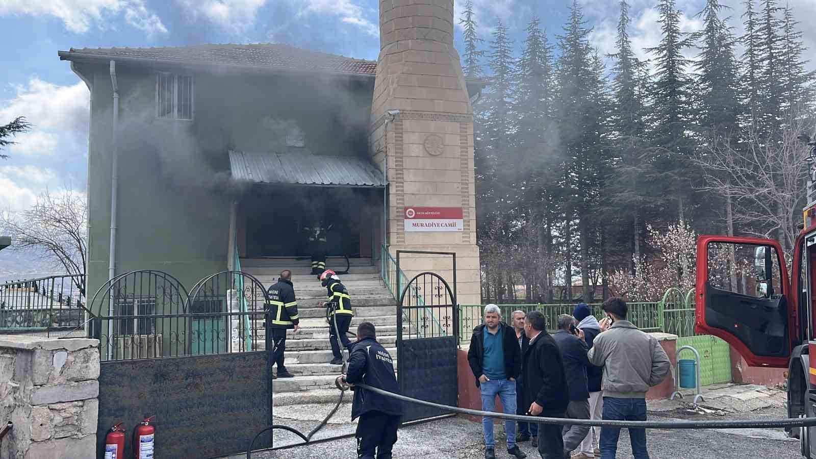 nigdede camide yangin ekiplerin mudahalesi suruyor 1