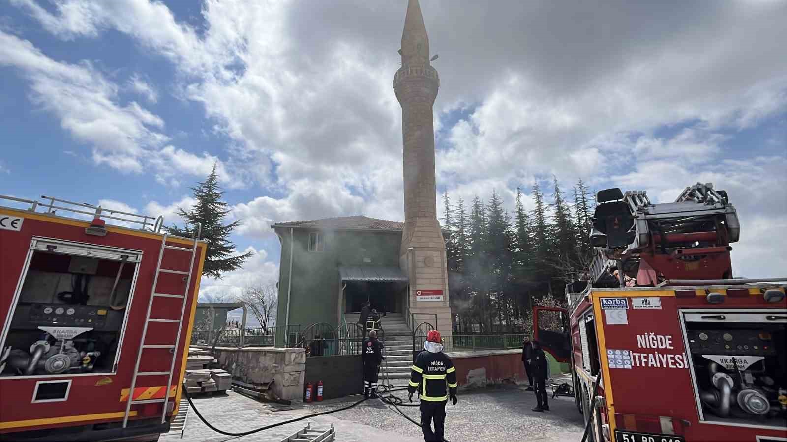 nigdede camide yangin ekiplerin mudahalesi suruyor 6 LHPN7M1d