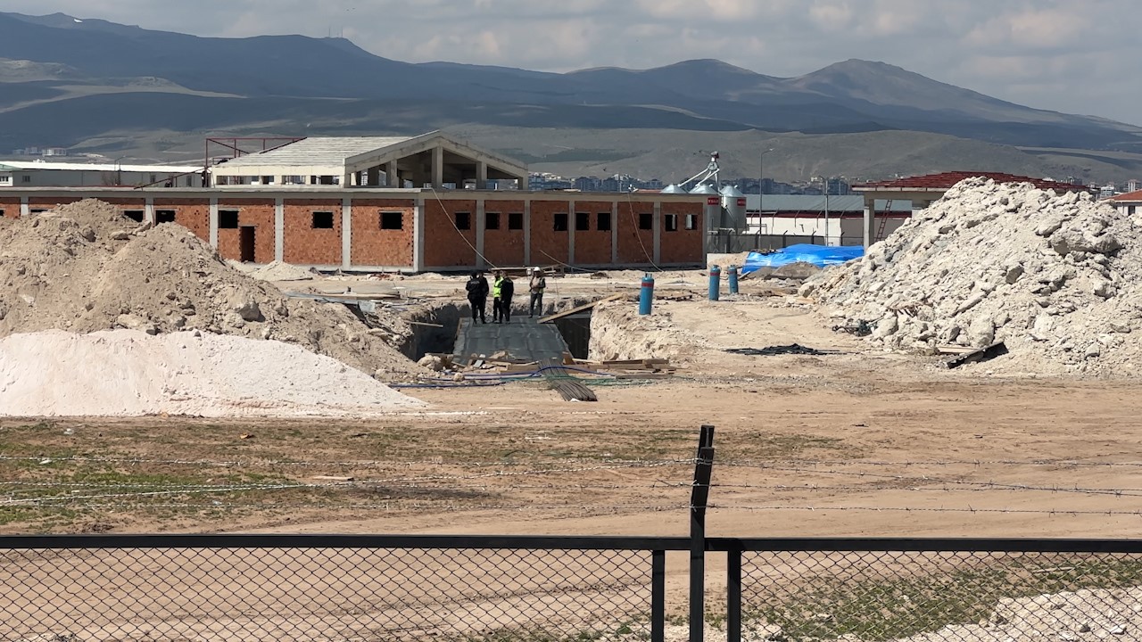Niğde’de cezaevi inşaatından düşen işçi yaralandı 5 nigdede cezaevi insaatindan dusen isci yaralandi 1 Ail2VPKE