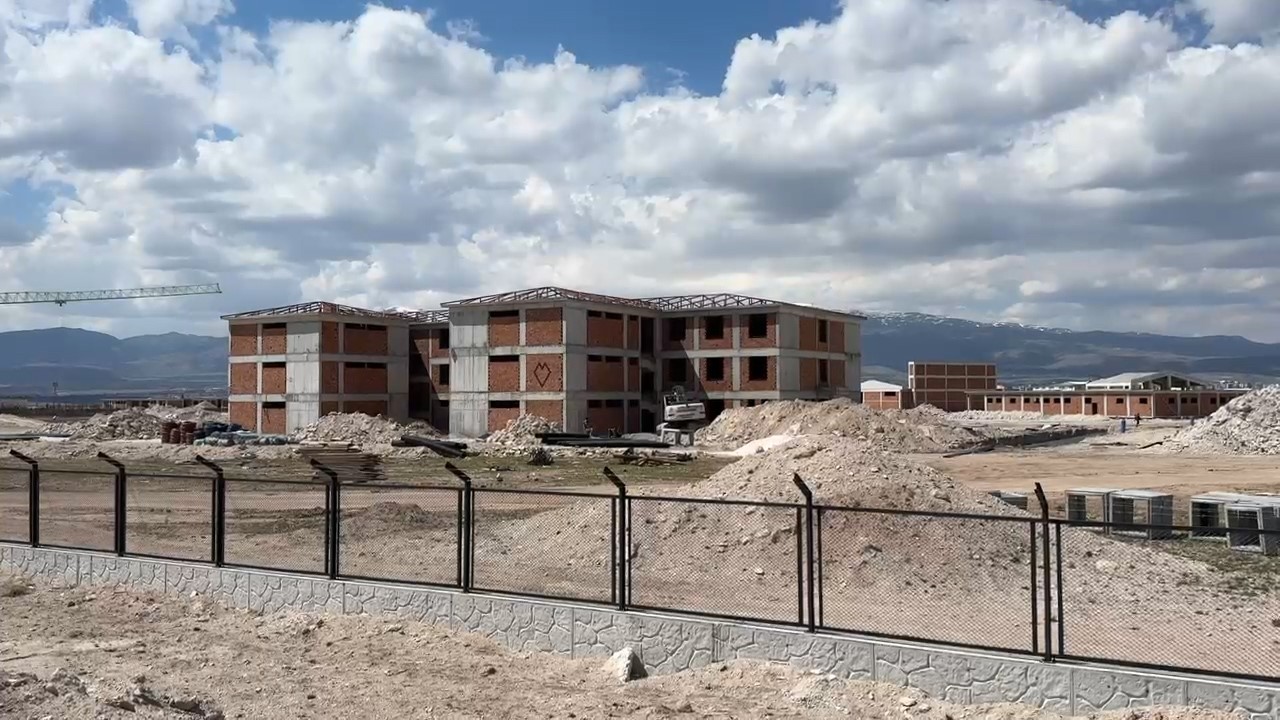 Niğde’de cezaevi inşaatından düşen işçi yaralandı 7 nigdede cezaevi insaatindan dusen isci yaralandi 3 MIM6WNcR