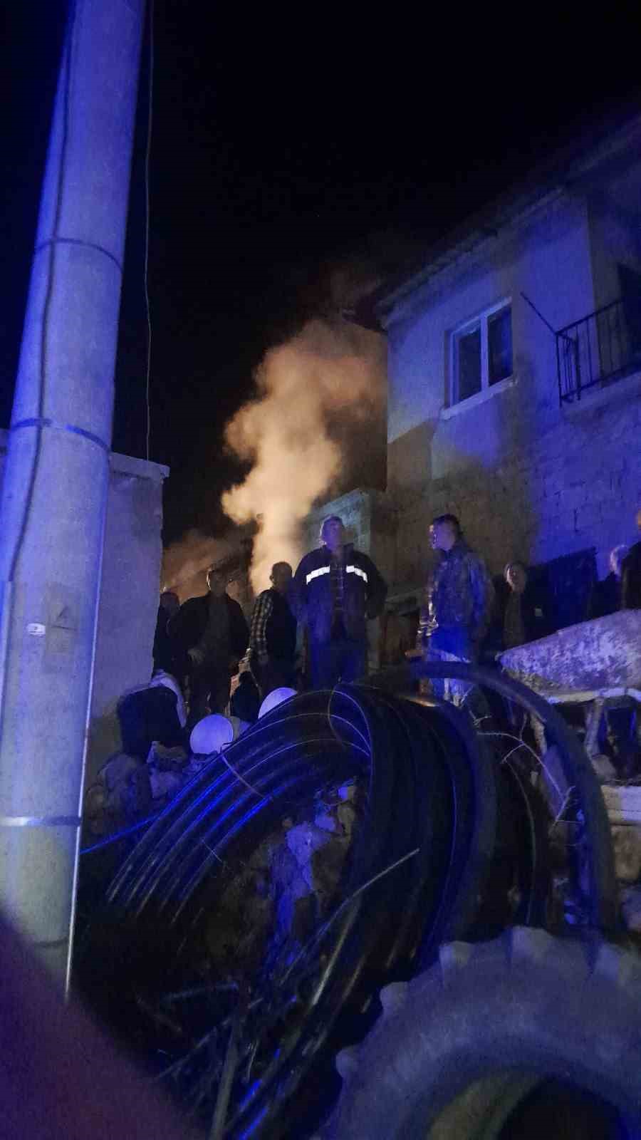 nigdede devrilen soba yangina yol acti 1 kisi yaralandi 0 u2fS8jFb