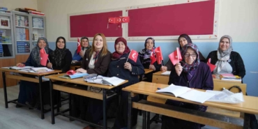 nigdede-egitimden-uzak-kalan-kadinlar-siralara-geri-dondu-OsF8EKJ5.jpg