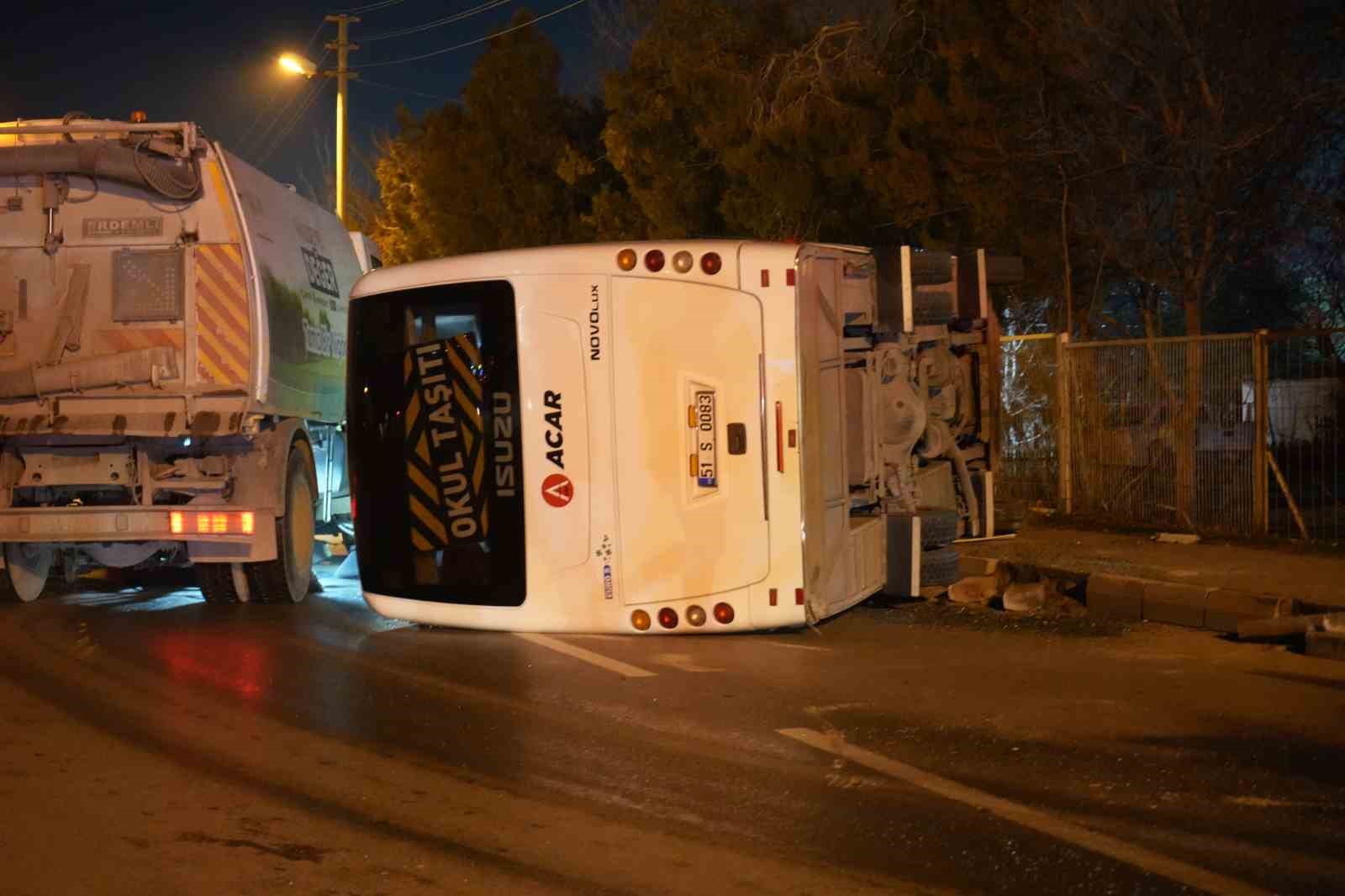 nigdede isci servisi ile otomobil carpisti 11 yarali 4 vsJfmGUM