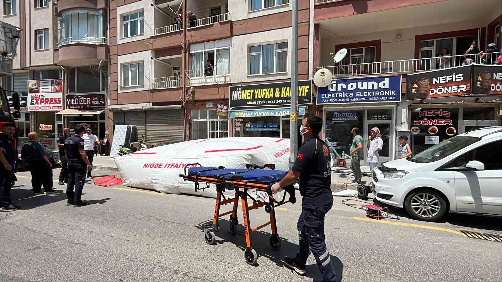 Niğde’de nişanlı çiftin ’ayrılık’ kavgası kanlı bitti: 1 kişi yaralandı 4 nigdede nisanli ciftin ayrilik kavgasi kanli bitti 1 kisi yaralandi 0 mp3dAhG2