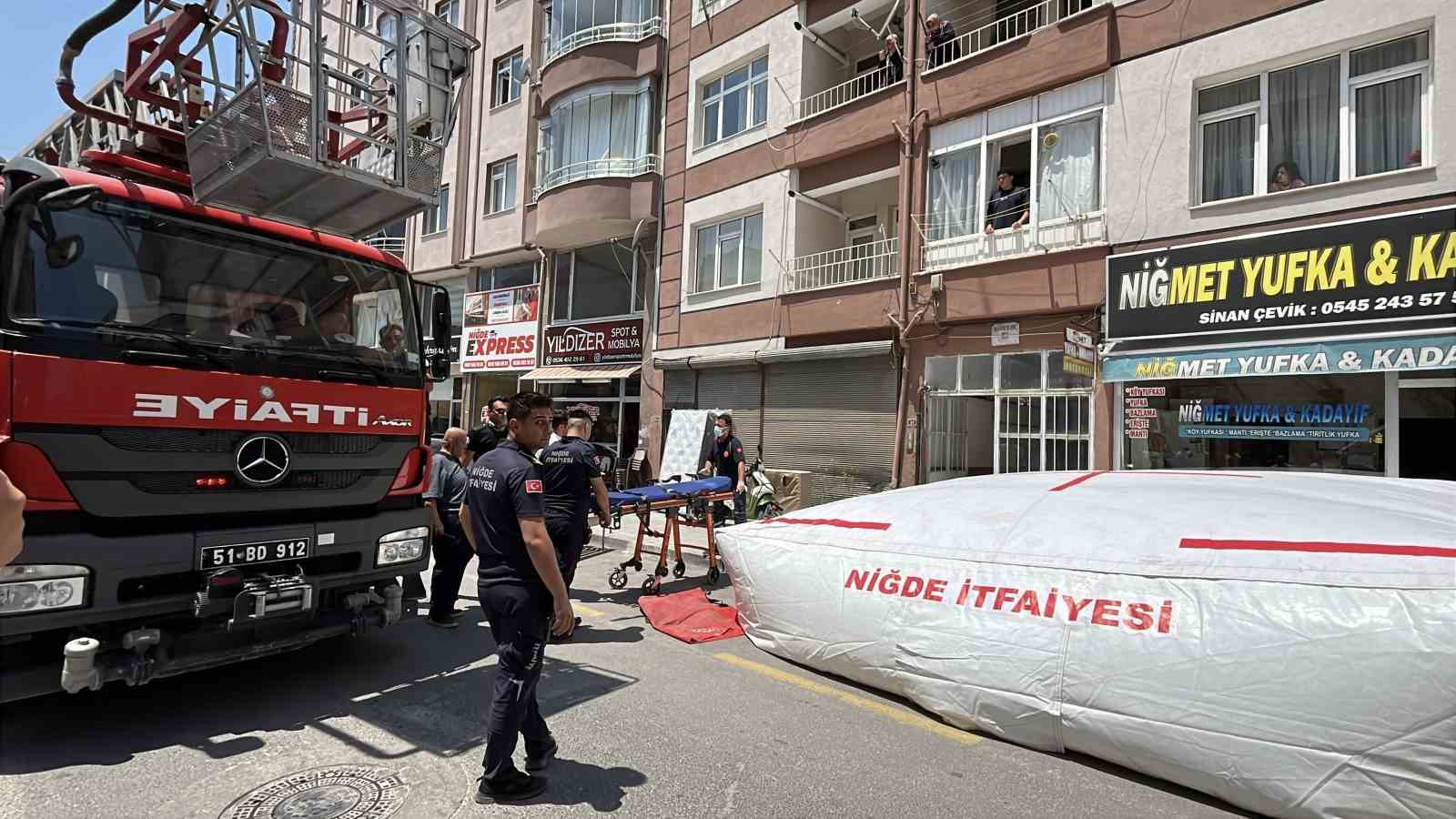 Niğde’de nişanlı çiftin ’ayrılık’ kavgası kanlı bitti: 1 kişi yaralandı 7 nigdede nisanli ciftin ayrilik kavgasi kanli bitti 1 kisi yaralandi 3 wqKUptKH