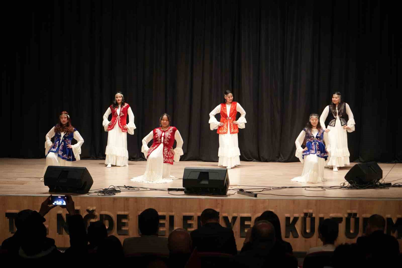 Niğde’deki Nevruz etkinliklerinde Türk dünyası ezgileri sahnelendi 8 nigdedeki nevruz etkinliklerinde turk dunyasi ezgileri sahnelendi 4 IG1MzE3T