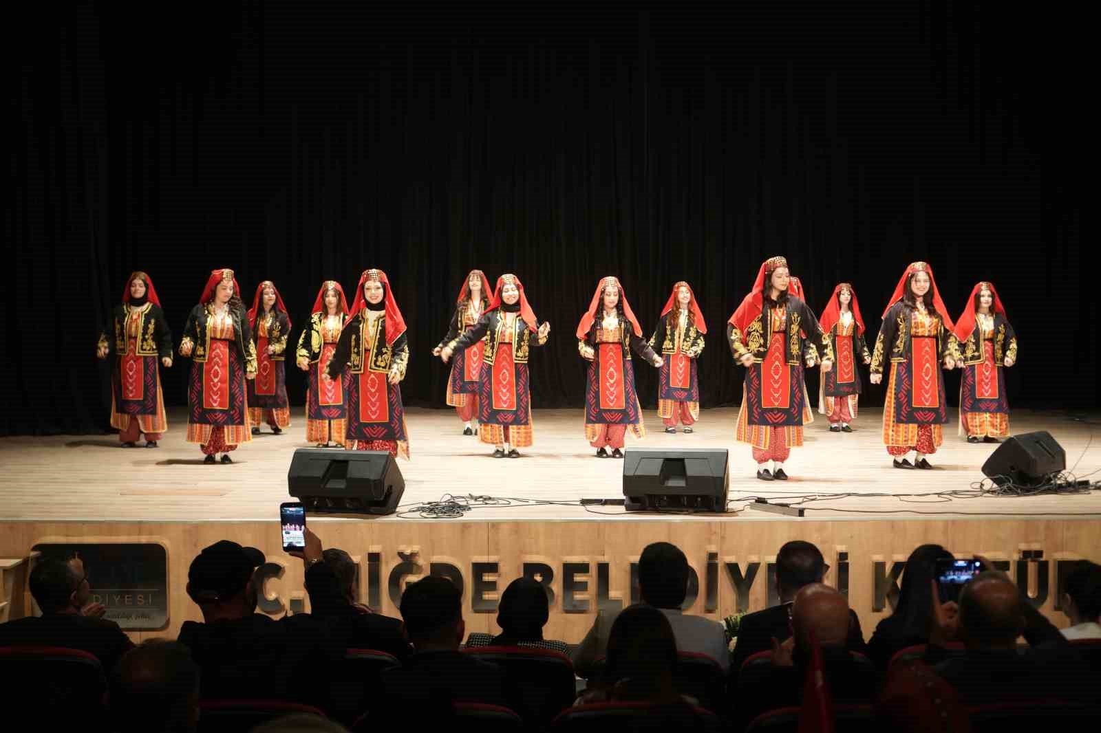 Niğde’deki Nevruz etkinliklerinde Türk dünyası ezgileri sahnelendi 10 nigdedeki nevruz etkinliklerinde turk dunyasi ezgileri sahnelendi 6 h6MWMy9B