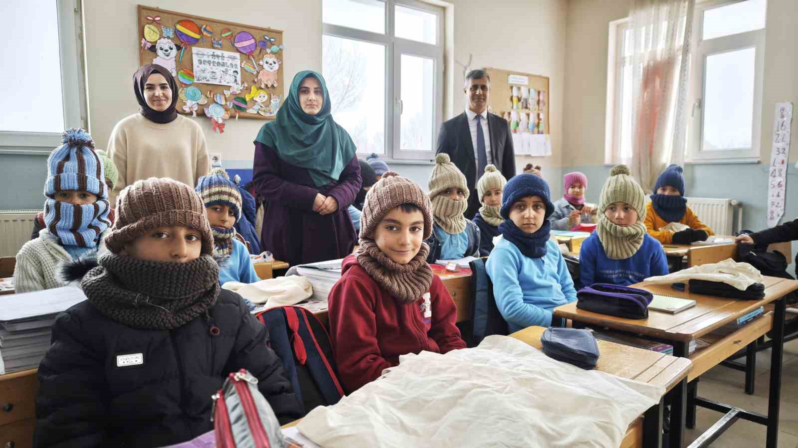 nigdeli kadinlar ahlatli koy cocuklarinin icini isitti 1 SRXyYKIe