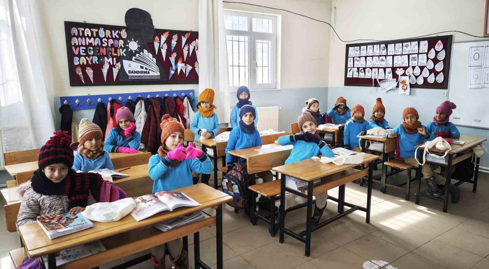 nigdeli kadinlar ahlatli koy cocuklarinin icini isitti 7 TaWeGZLD
