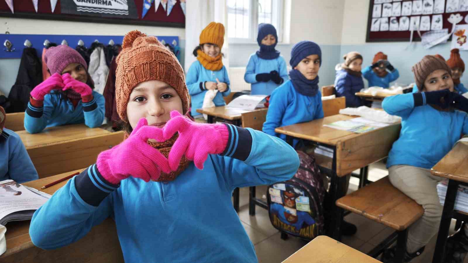 nigdeli kadinlar ahlatli koy cocuklarinin icini isitti 8 WpO2lMB7