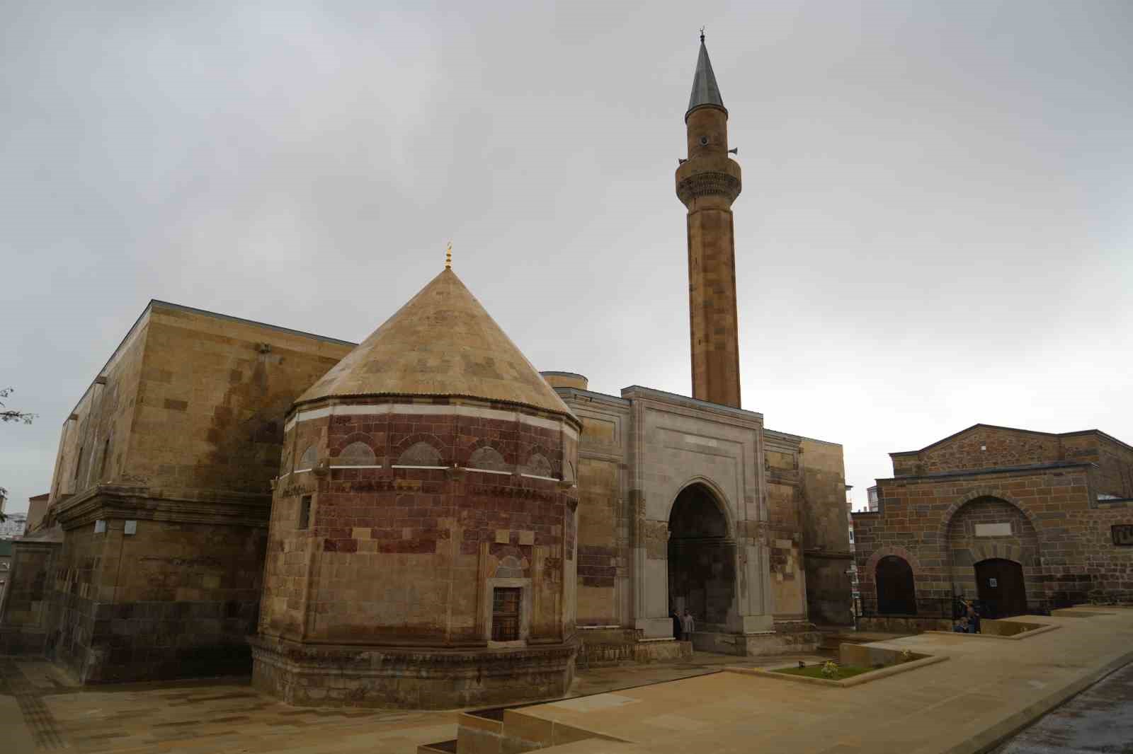 nigdenin tarihi mirasi sungurbey camiinde restorasyon tamamlandi 5 pHJquSjX