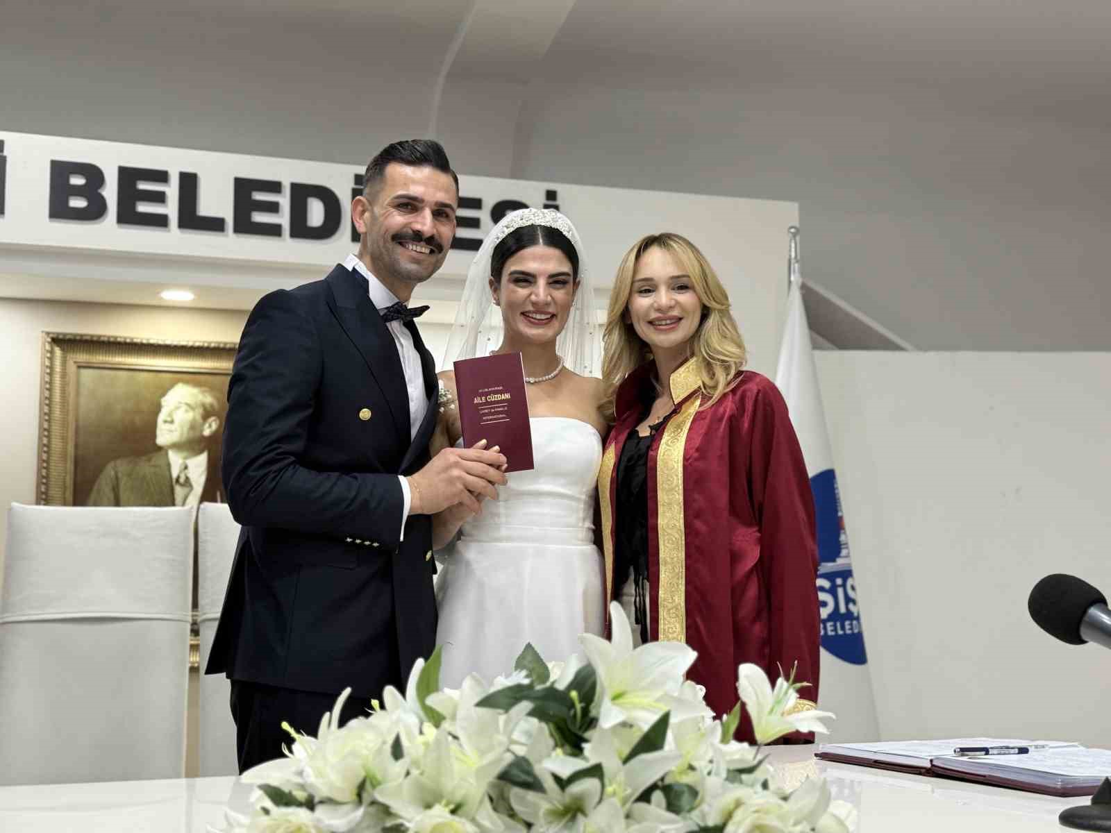 nikah salonlarinda 14 subat yogunlugu 14 cift sevgililer gununde evlendi 3 3WcZ6tNm