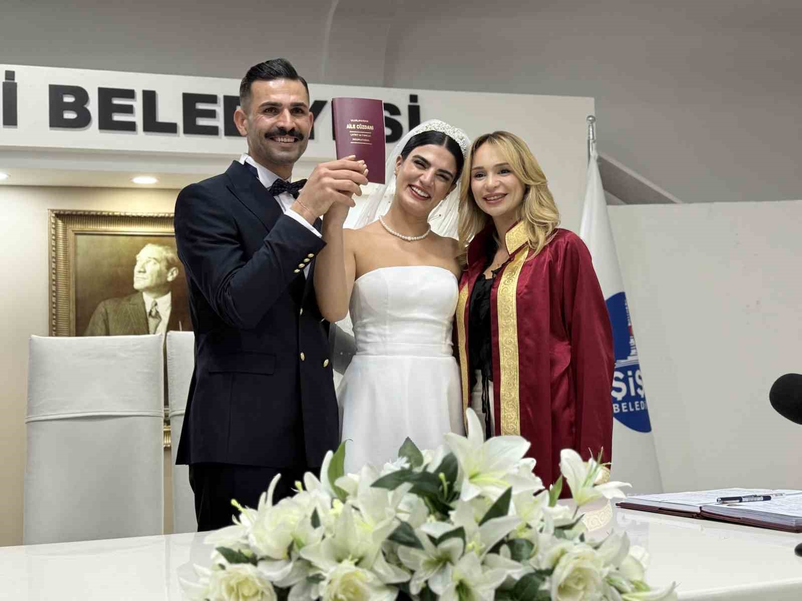 nikah salonlarinda 14 subat yogunlugu 14 cift sevgililer gununde evlendi 4 YcIa3MYG