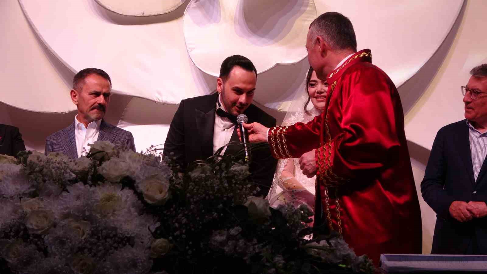 Nikah töreni siyaset camiasını bir araya getirdi 6 nikah toreni siyaset camiasini bir araya getirdi 2 FZt2JLt5