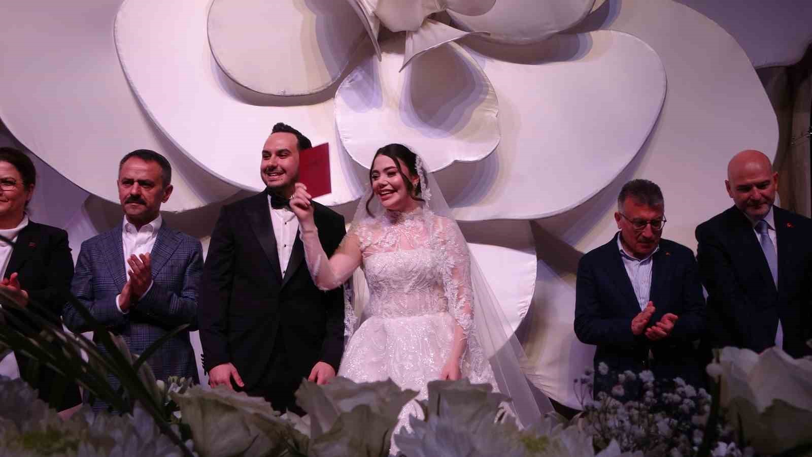 Nikah töreni siyaset camiasını bir araya getirdi 13 nikah toreni siyaset camiasini bir araya getirdi 9 LpqPYrIn