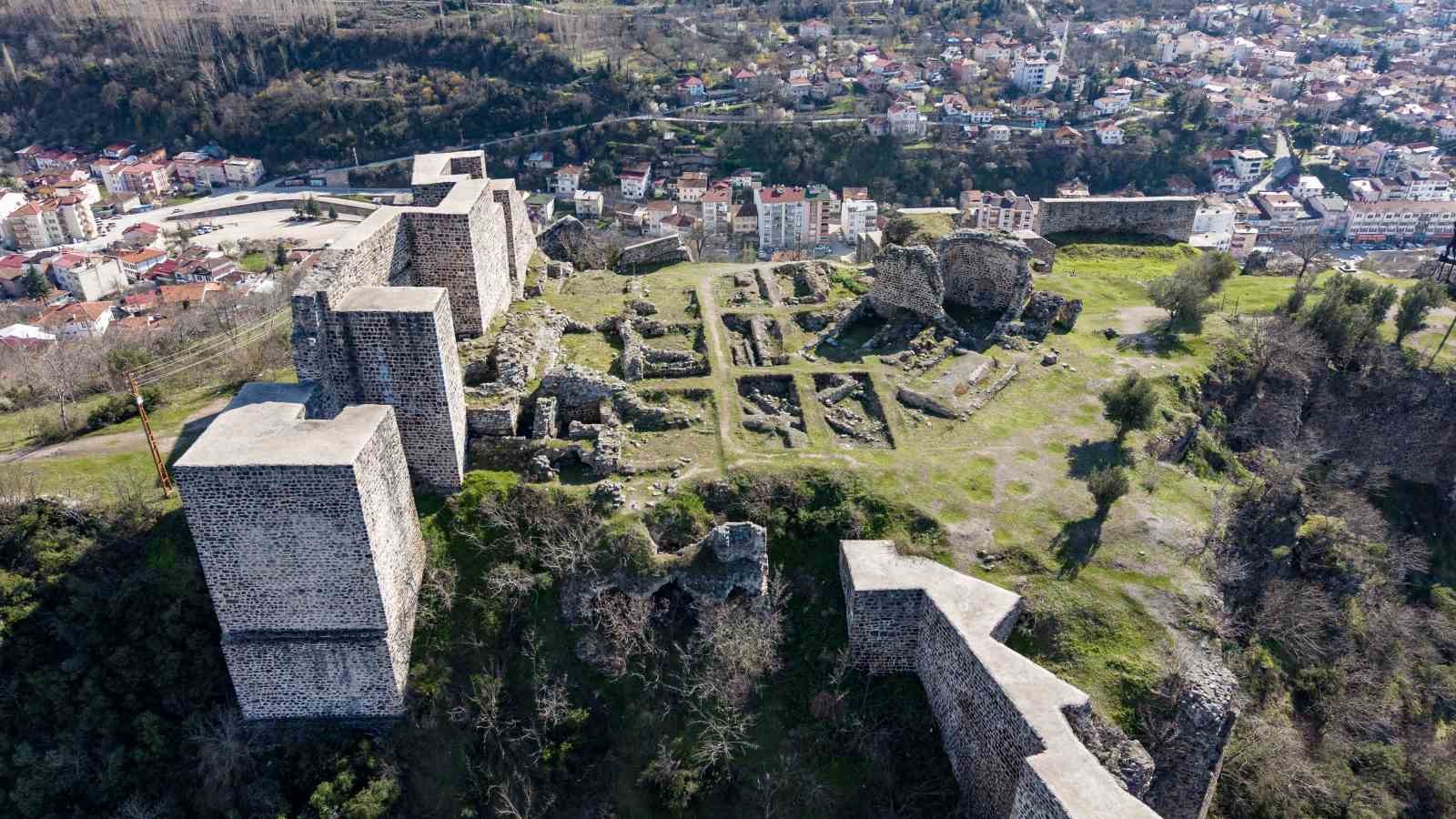 niksar kalesi zamana meydan okuyor 2 ZpjFyJaB