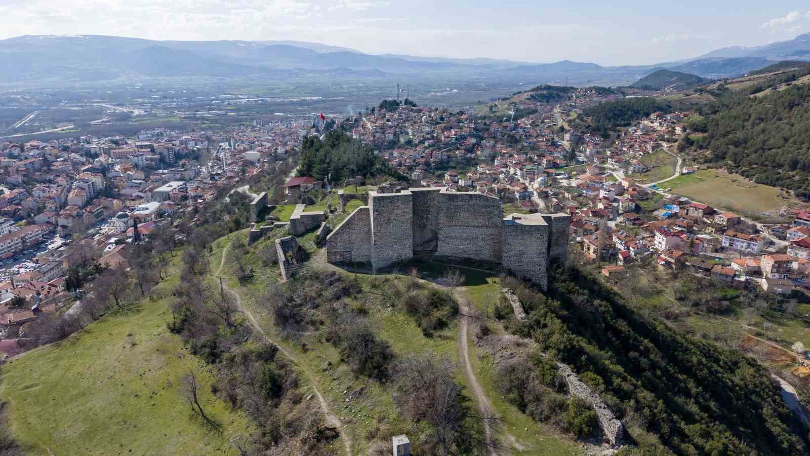 niksar kalesi zamana meydan okuyor 6