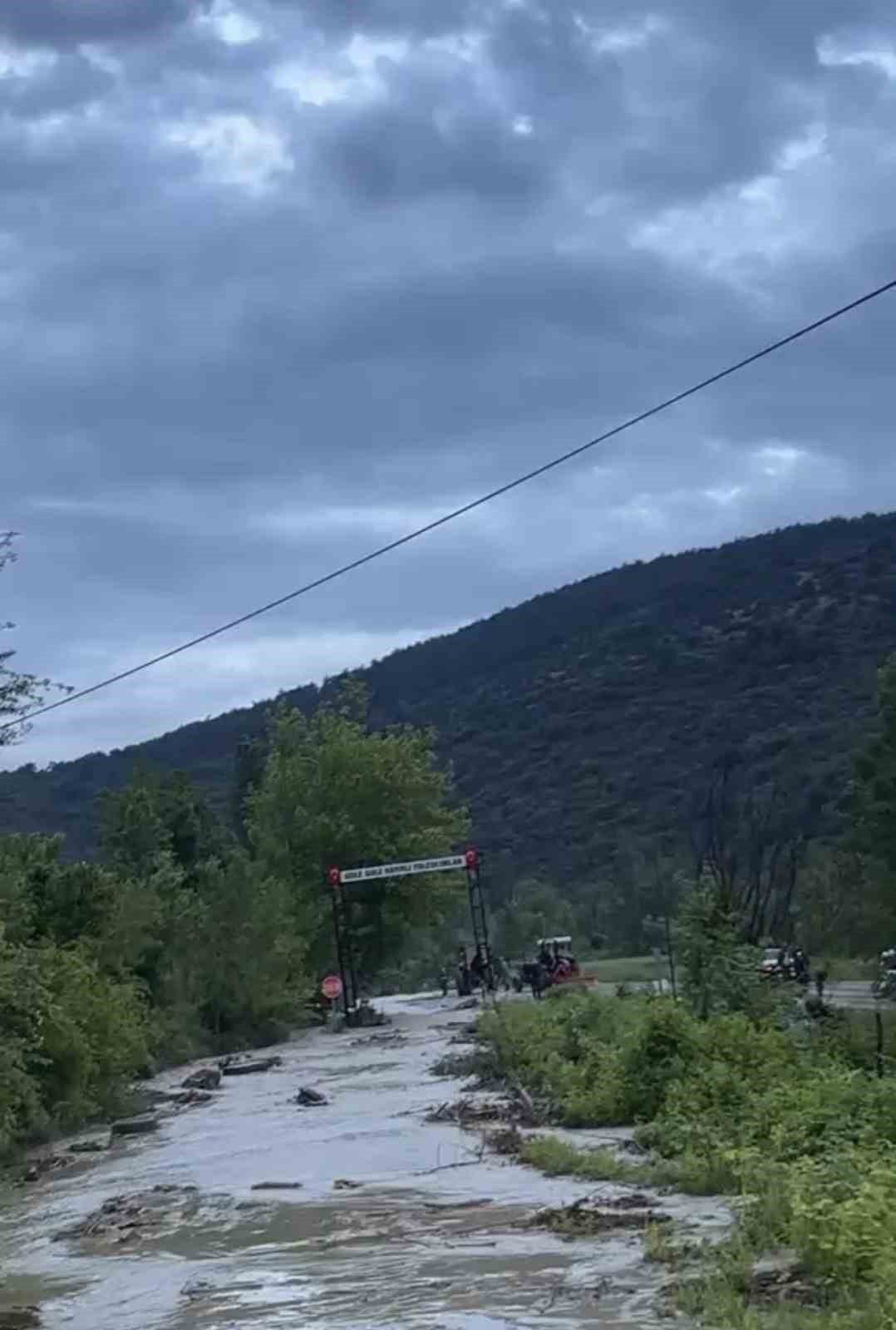 niksarda sel alarmi dereler tasti araziler suya gomuldu 0 BR7sdfhY