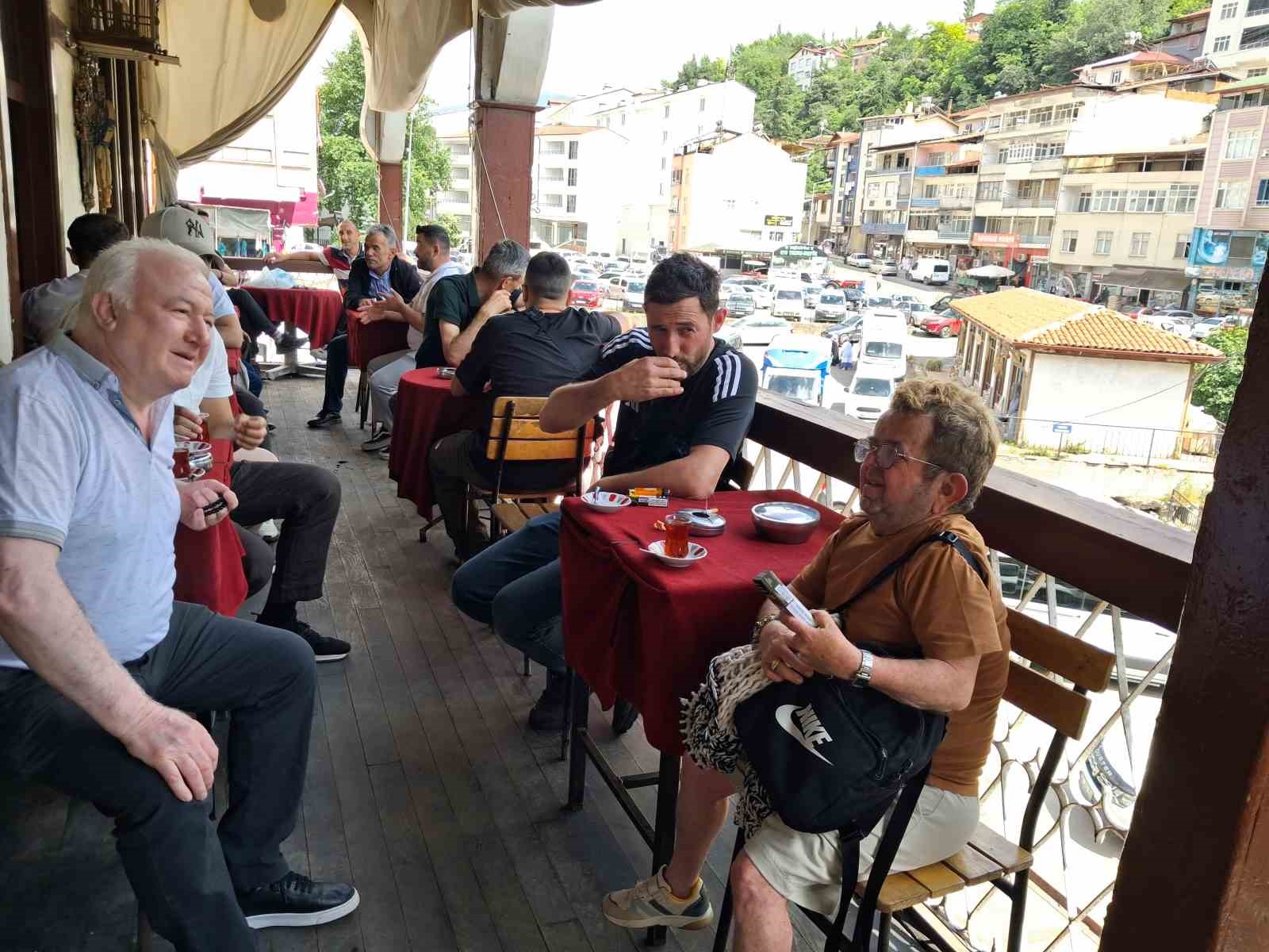 niksarda yasayan 1 metrelik adam ilcenin nese kaynagi oldu 0 VBl6jFEP