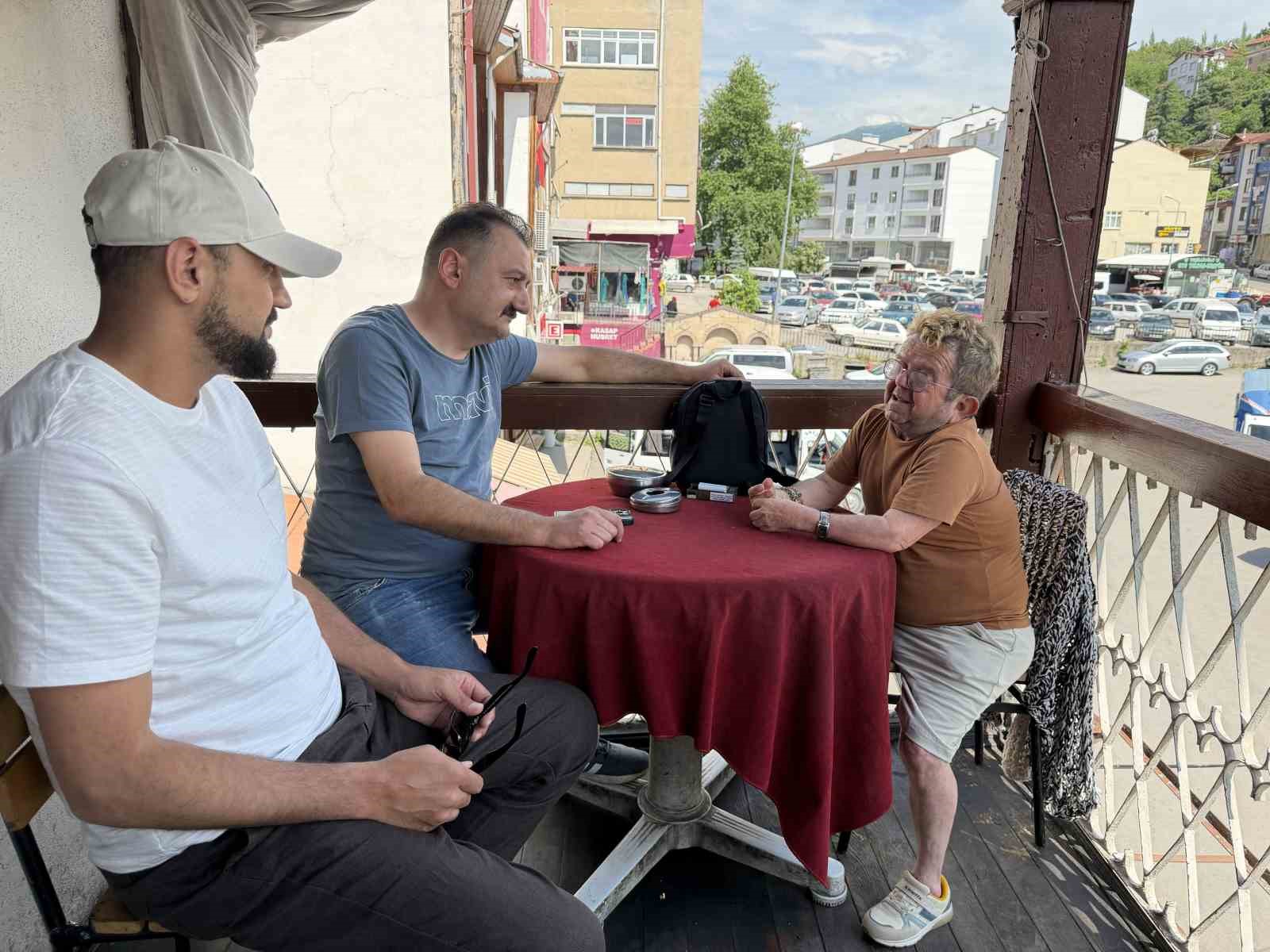 niksarda yasayan 1 metrelik adam ilcenin nese kaynagi oldu 2 7GCOrEUV