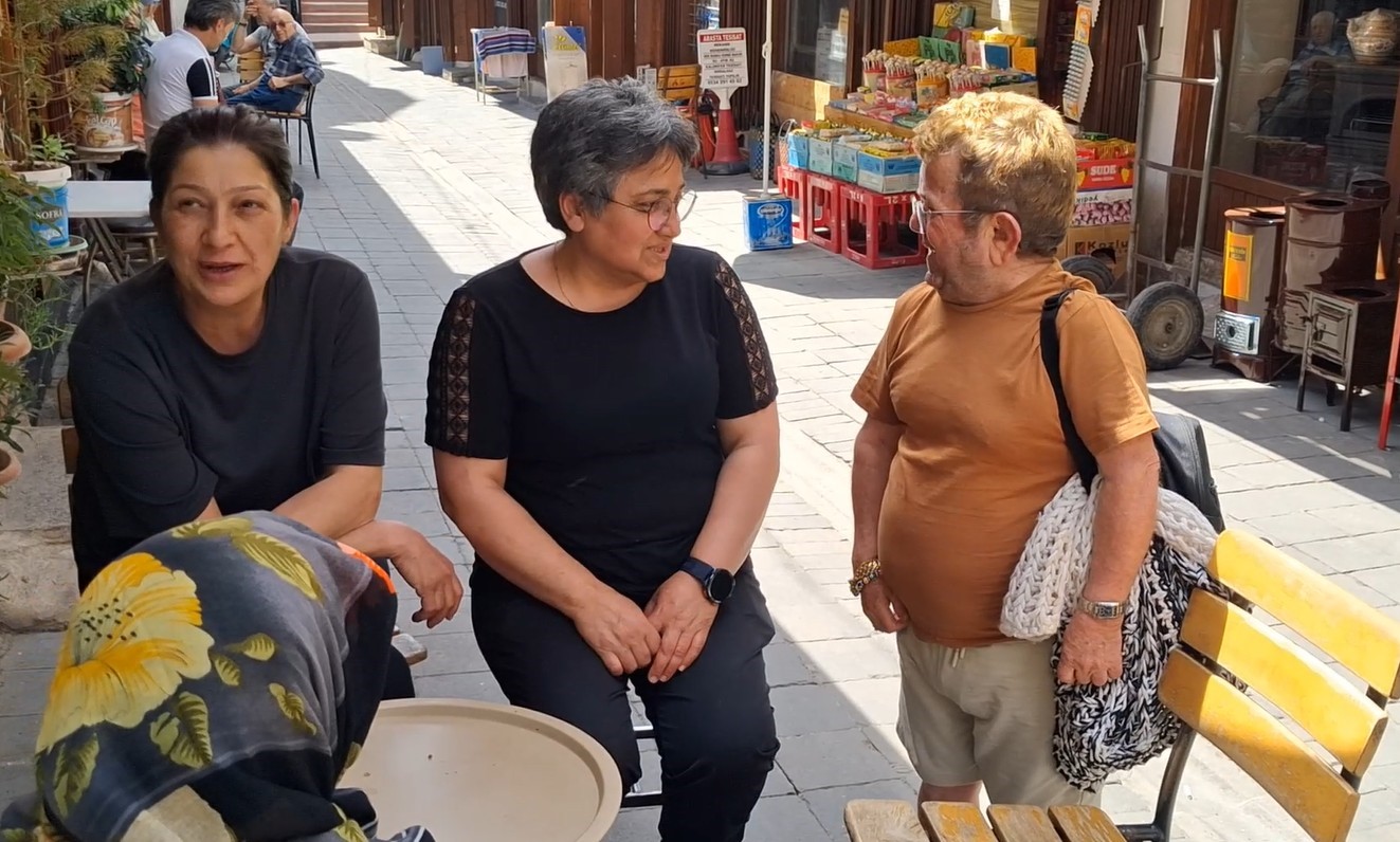 niksarda yasayan 1 metrelik adam ilcenin nese kaynagi oldu 4