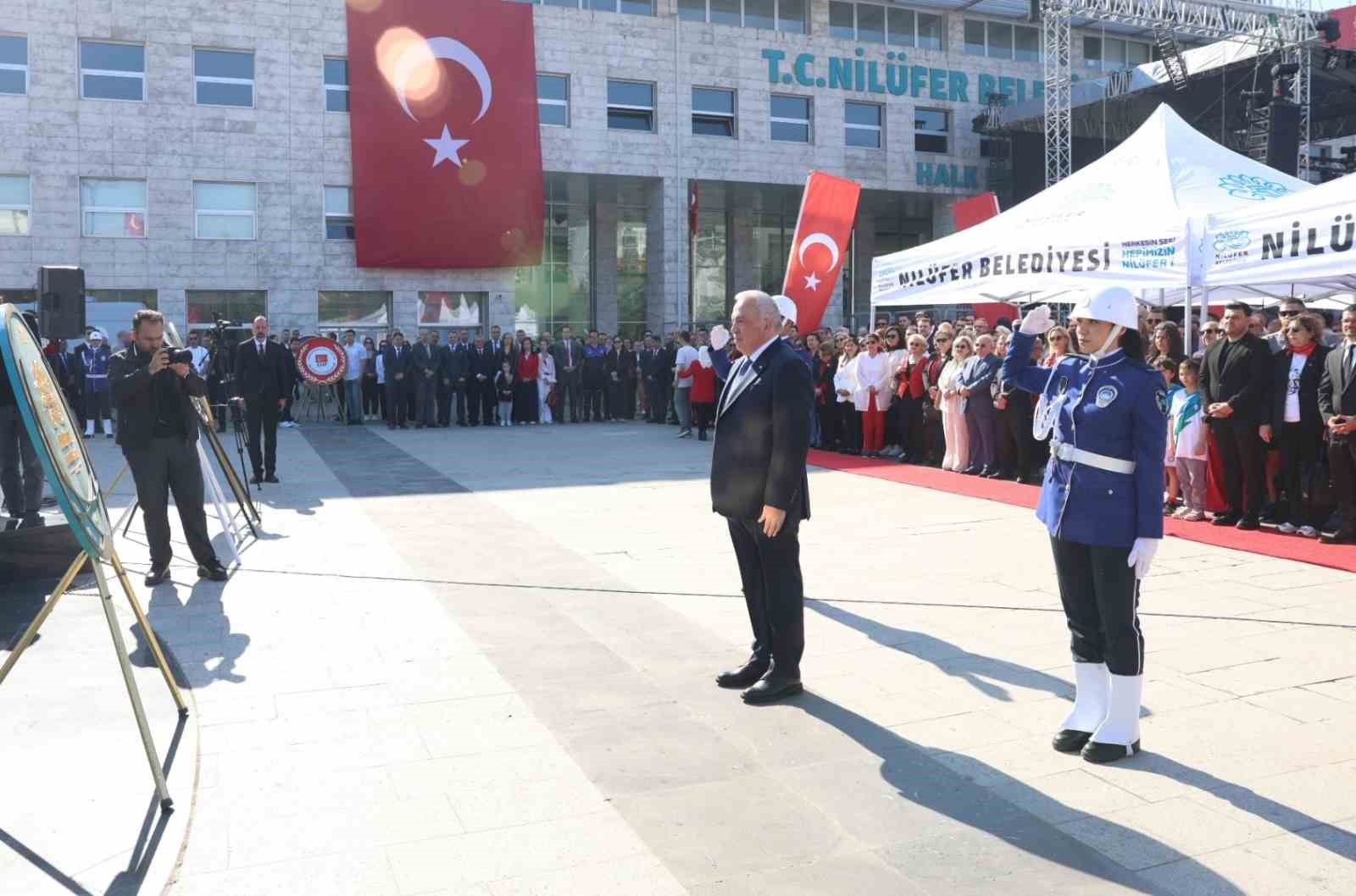 nilufer 19 mayisi cumhuriyet meydaninda karsiladi 0 AIPq4vHz
