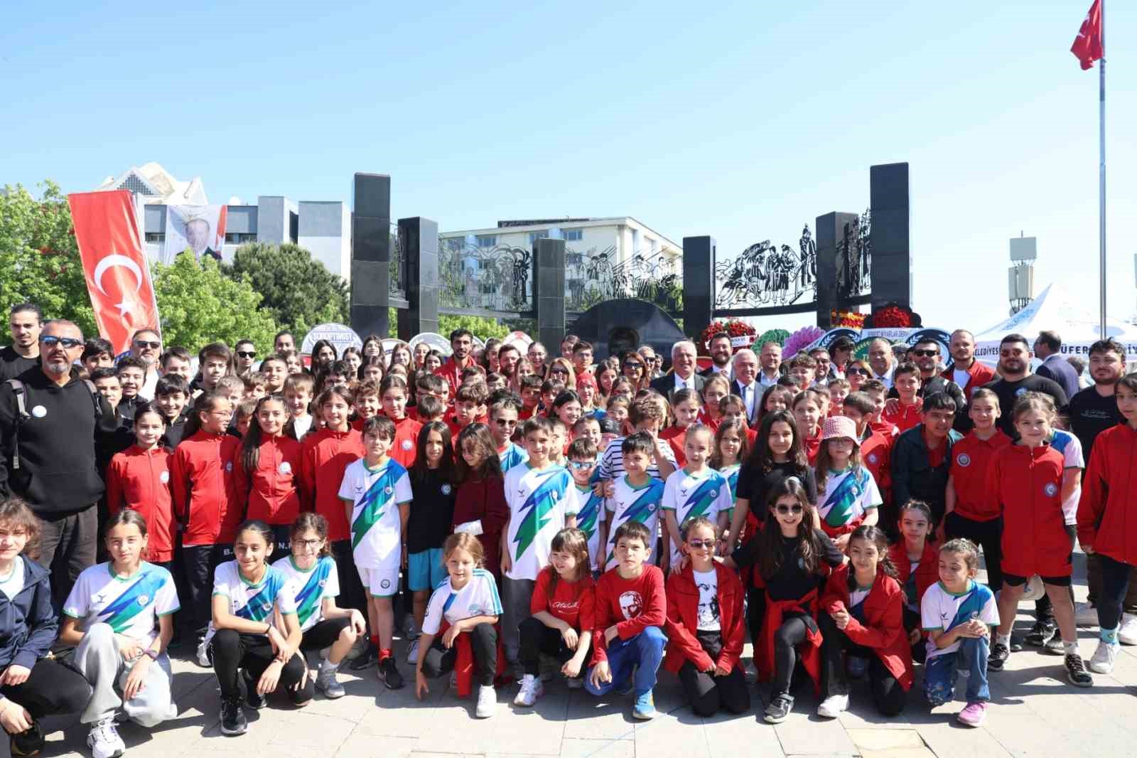 nilufer 19 mayisi cumhuriyet meydaninda karsiladi 1 bVYaWHER