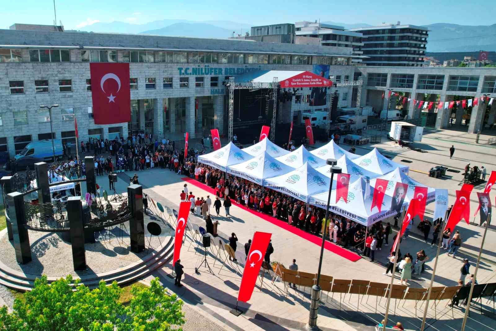 nilufer 19 mayisi cumhuriyet meydaninda karsiladi 3 OOPS2c3Z