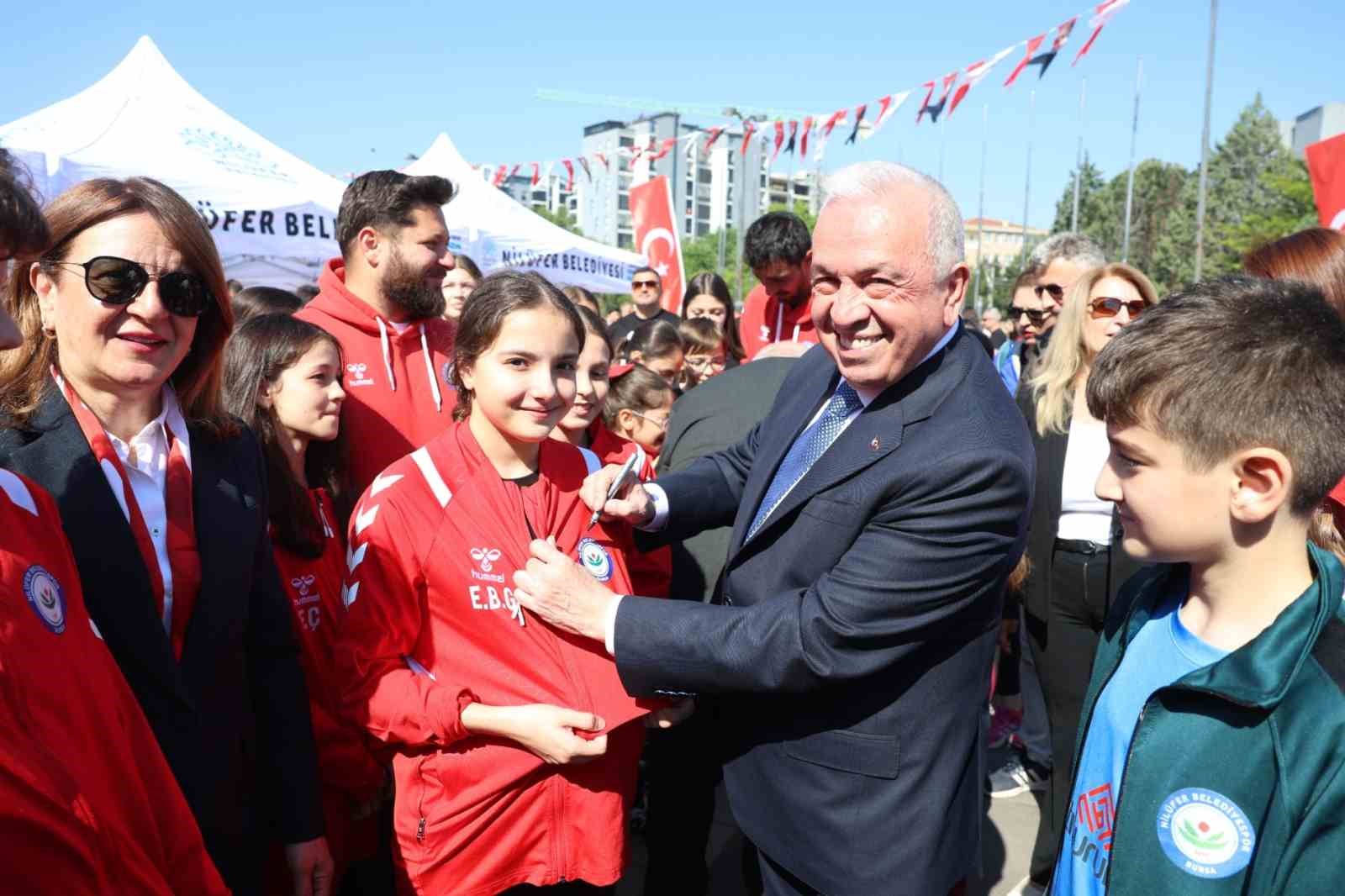 nilufer 19 mayisi cumhuriyet meydaninda karsiladi 6