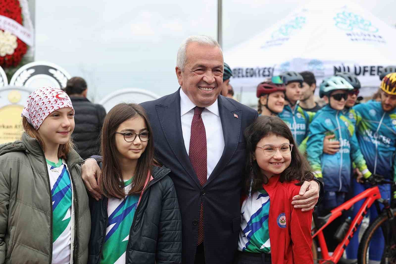 nilufer 23 nisani cumhuriyet meydaninda kutladi 2