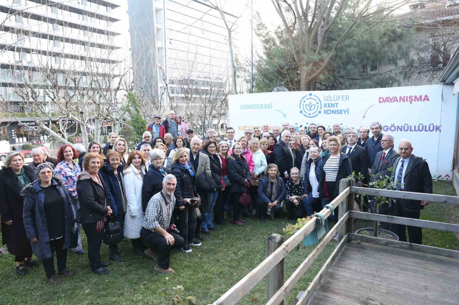 nilufer belediye baskani sadi ozdemir emeklilerle bir araya geldi 0