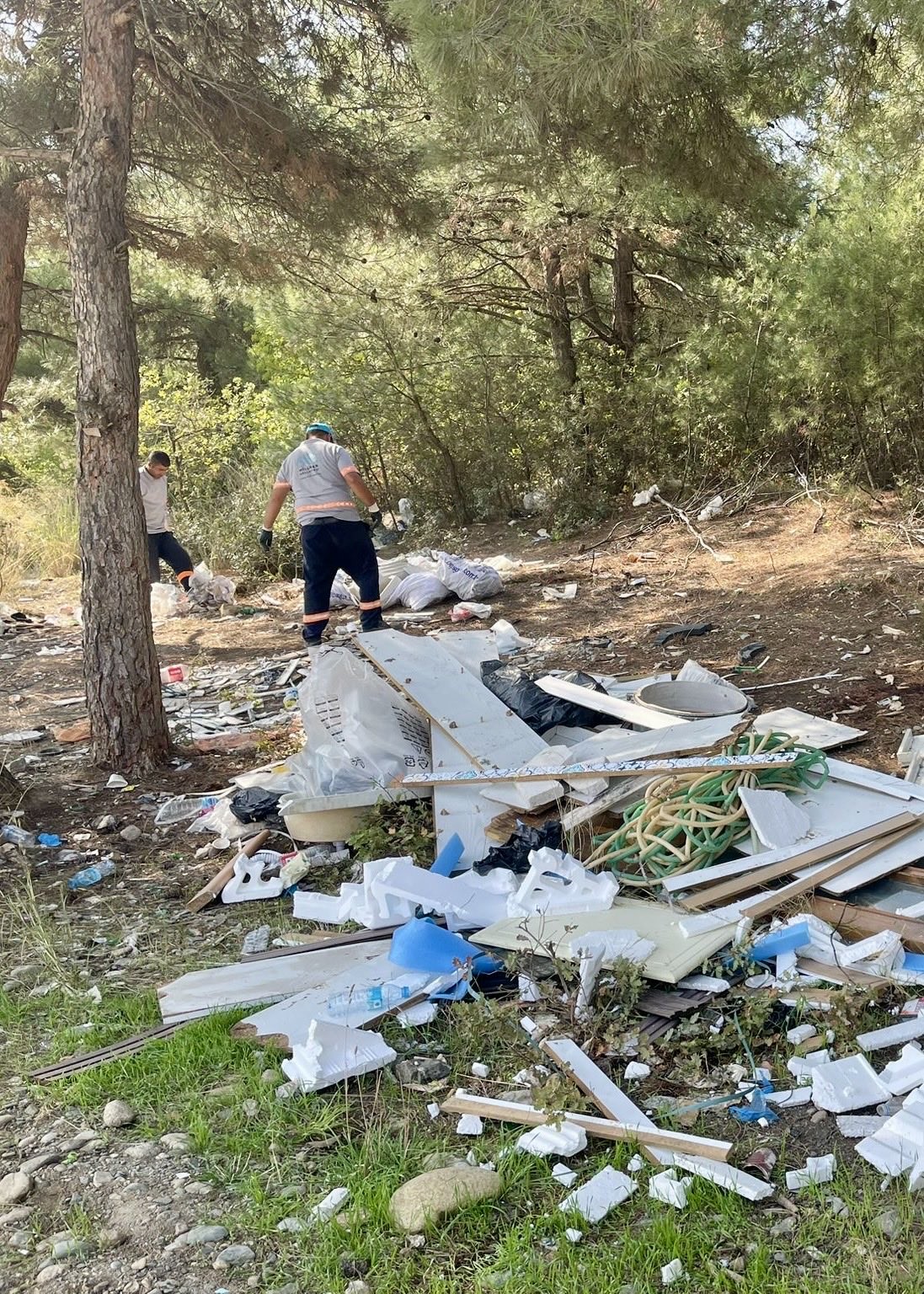 nilufer belediyesi insanlarin dogaya attigi molozlari kamyon kamyon temizledi 1 5wXSplA4