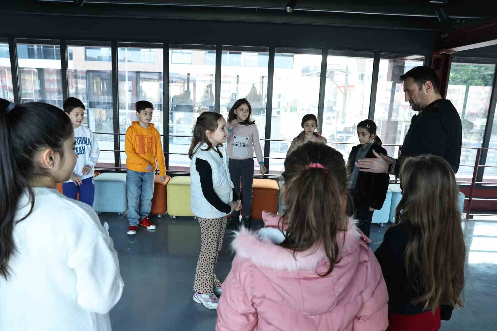 nilufer belediyesinden cocuklara yariyil hediyesi 1 PgLzNc83