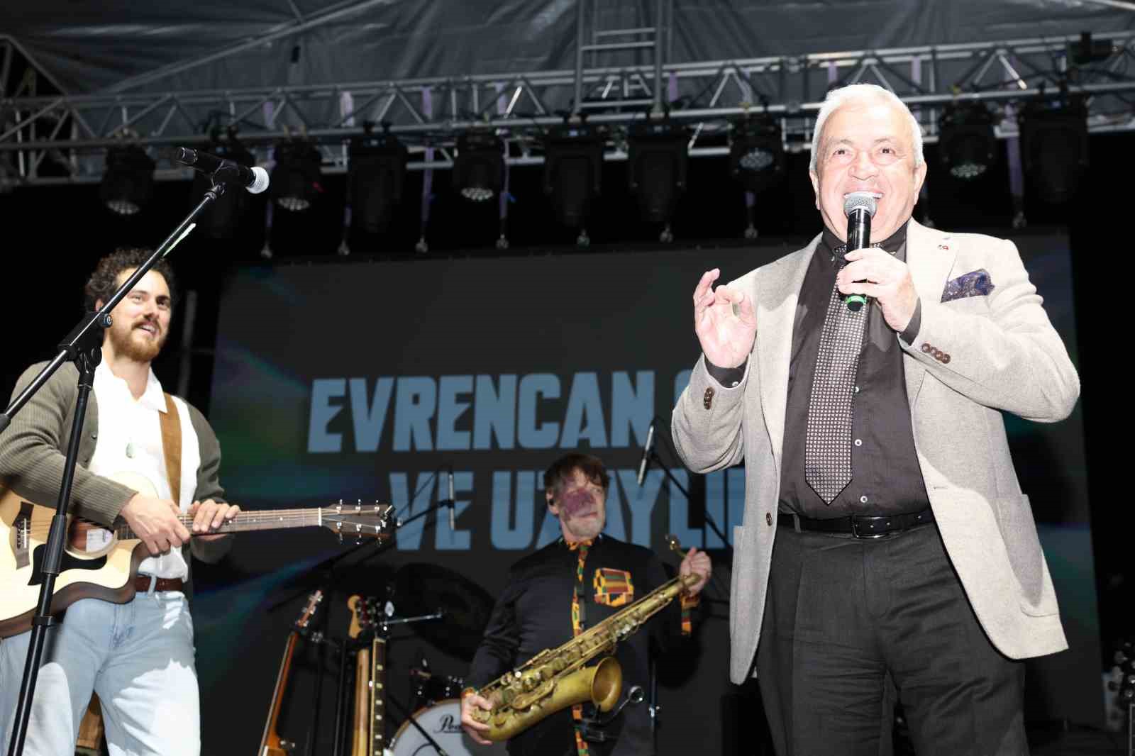 nilufer genc caz evrencan gunduz ile final yapti 5 Ear8WHvc